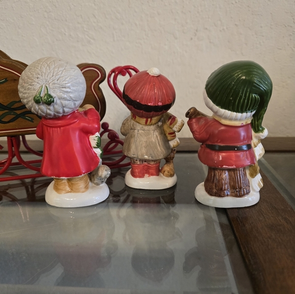 Vintage 1950's Napcoware Christmas caroling trio with hand painted sleigh. - Picture 3 of 15